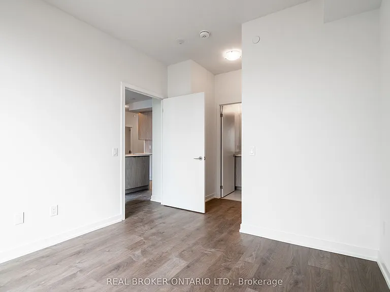 55 Duke St W #1101 — Photo 9