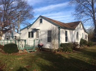 132 Huguenot Dr, Mastic Beach, NY 11951