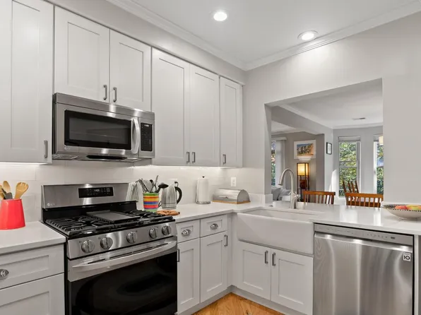 1851 Stratford Park Pl APT 204, Reston, VA 20190