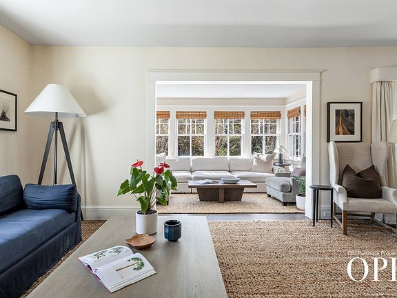 5th image of 24 S Howells Point Rd