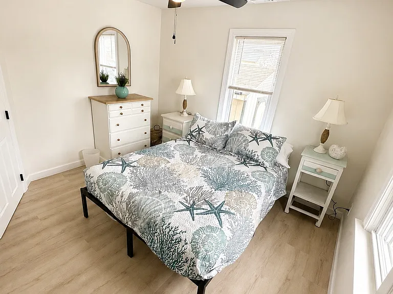 131 W Roberts Ave — Photo 5