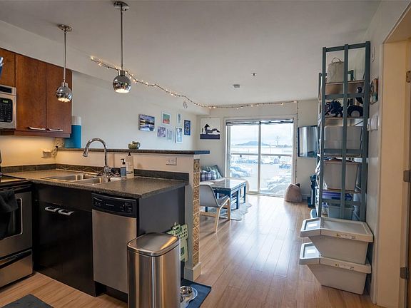 5th image of 356 Gorge Rd E #407