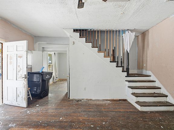 4th image of 2317 Fletcher St