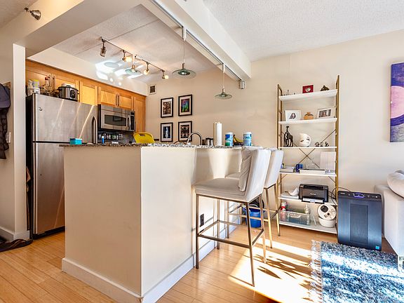 4th image of 516 W 47th St APT S4f