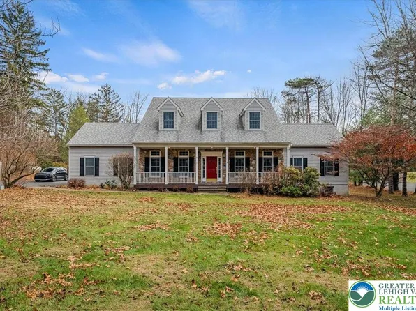 126 Devonshire Dr, Stroudsburg, PA 18360