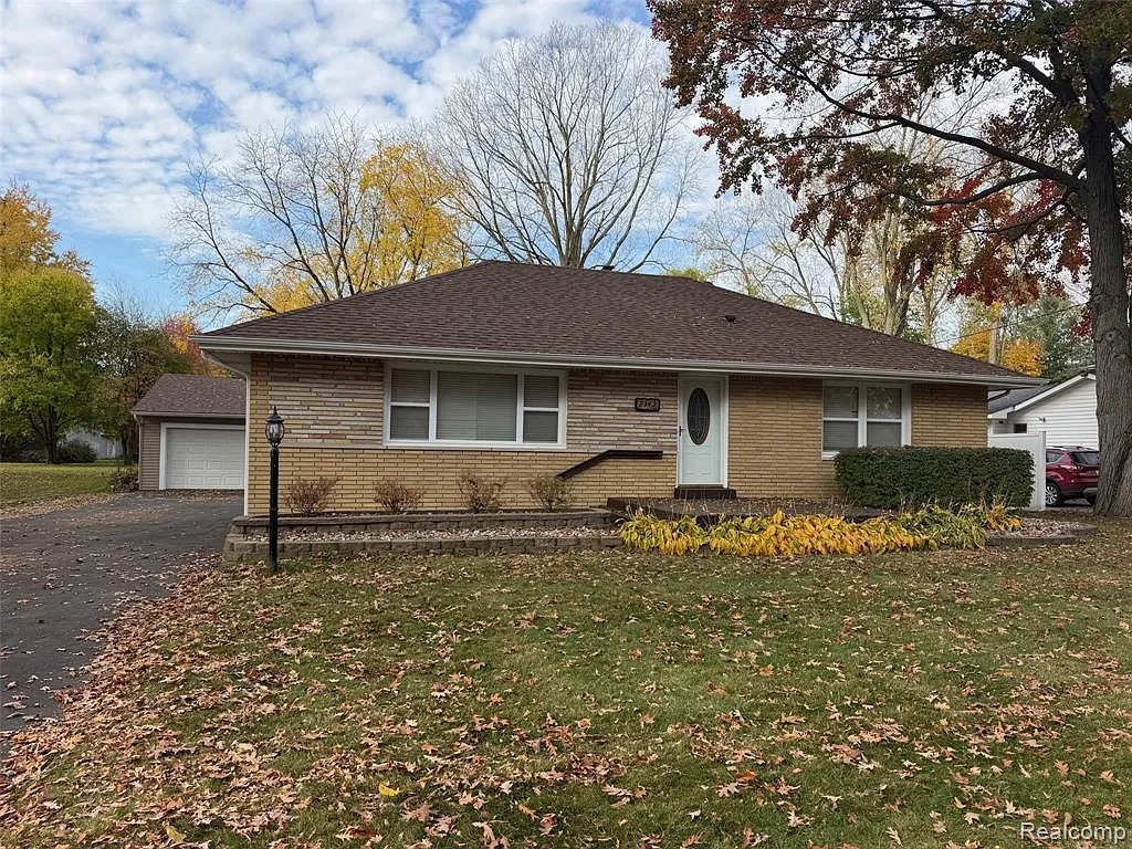 4 bed, 2.0 bath, 2945 sqft, $2,795 — Photo 1
