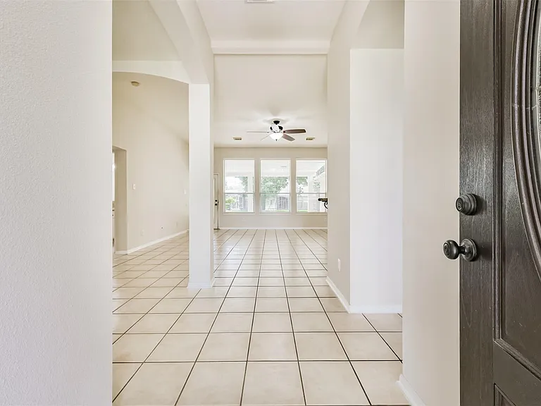 2401 Woody Rd — Photo 4