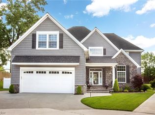 829 Morewood Ct, Rocky River, OH 44116