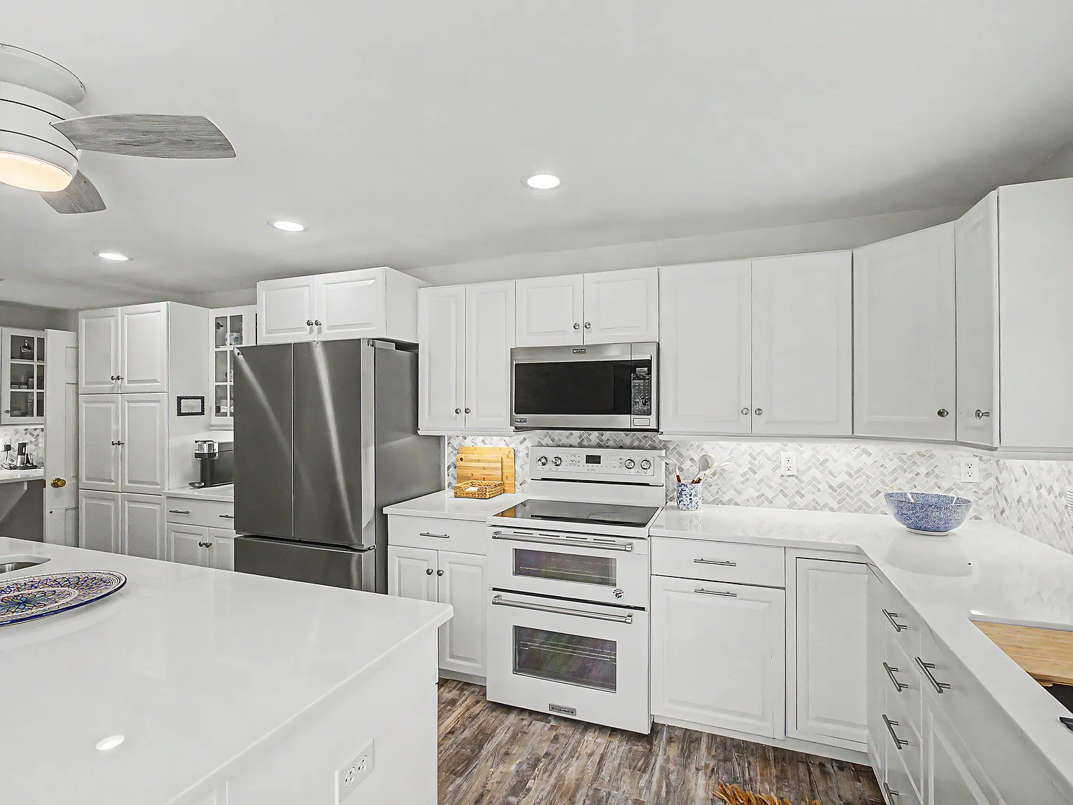4 bed, 2.5 bath, 2052 sqft, $3,000 — Photo 3
