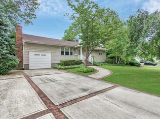 621 Connetquot Ave, Islip Terrace, NY 11752