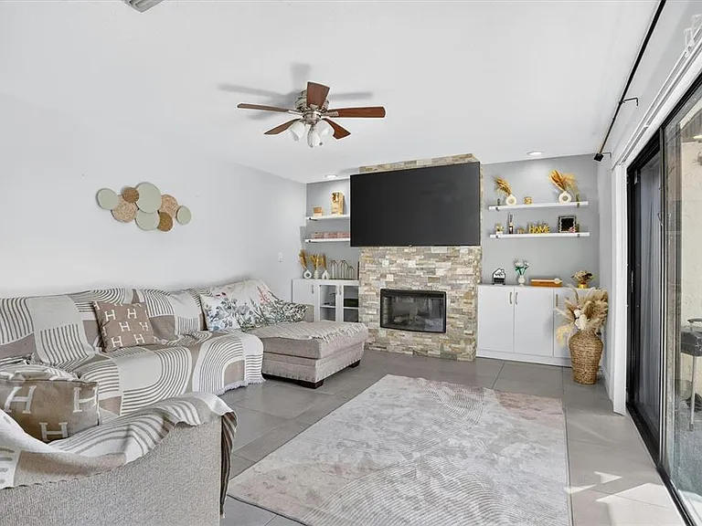 15317 W Pond Woods Dr #103 — Photo 6