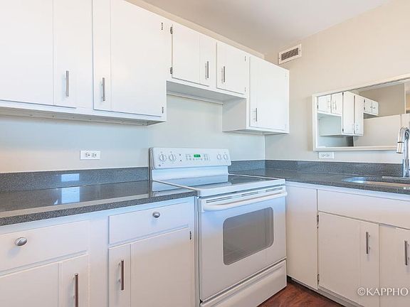 3rd image of 1540 N La Salle Dr #1306