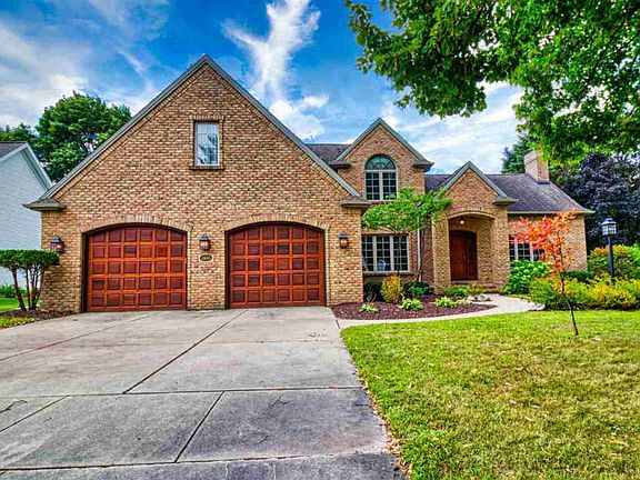 2nd image of 2695 Parkwood Dr