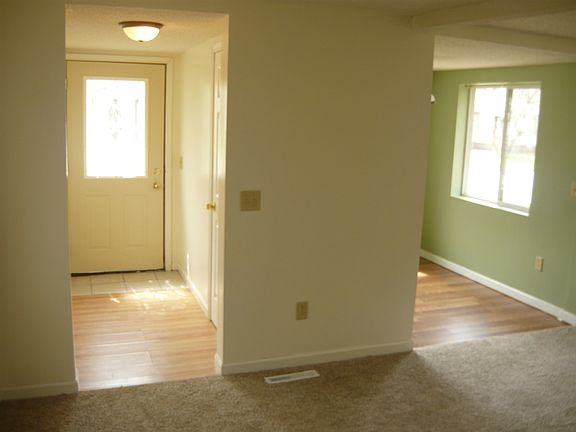 5th image of 565 W 2nd St