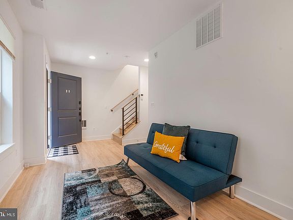 3rd image of 317 Riggs Park Pl NE