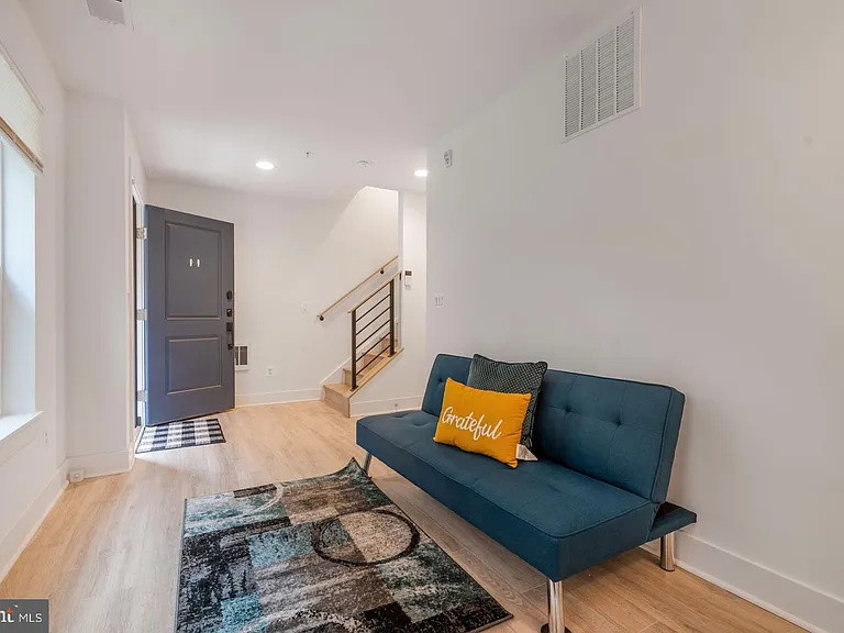 317 Riggs Park Pl NE — Photo 3