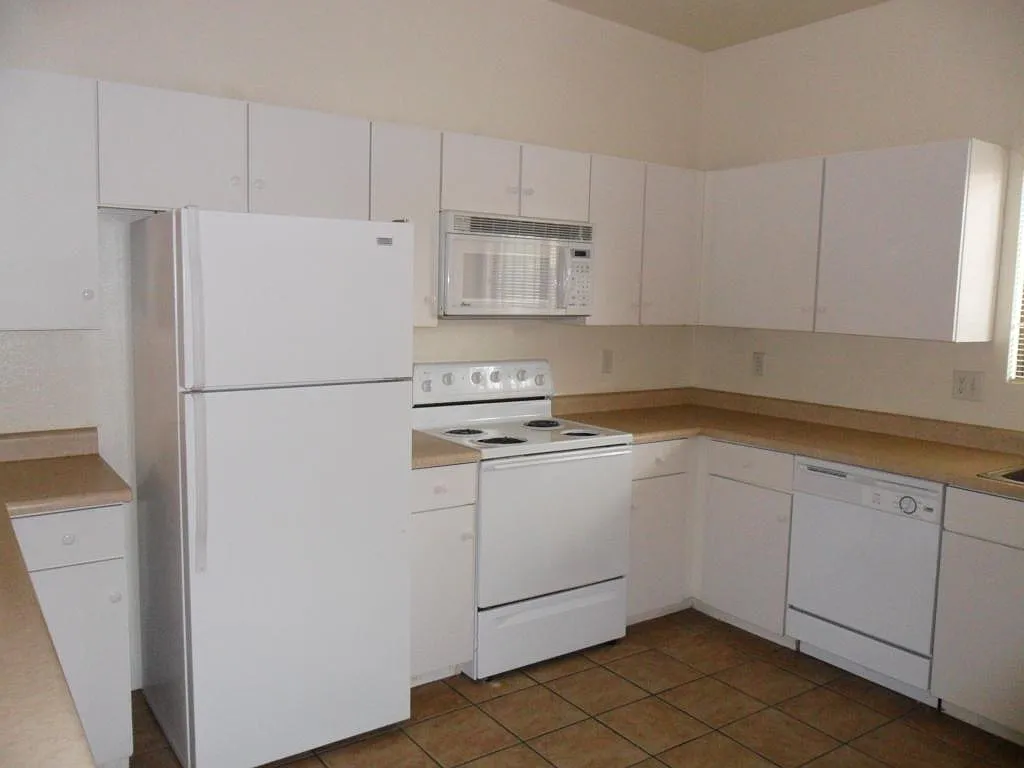 5 bed, 1714 sqft, $3,800 — Photo 4
