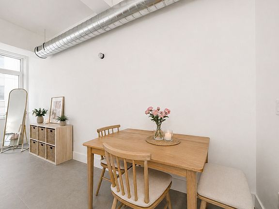 4th image of 339 W 38th St #9J