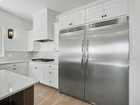 3rd image of 735 S Traverse Dr