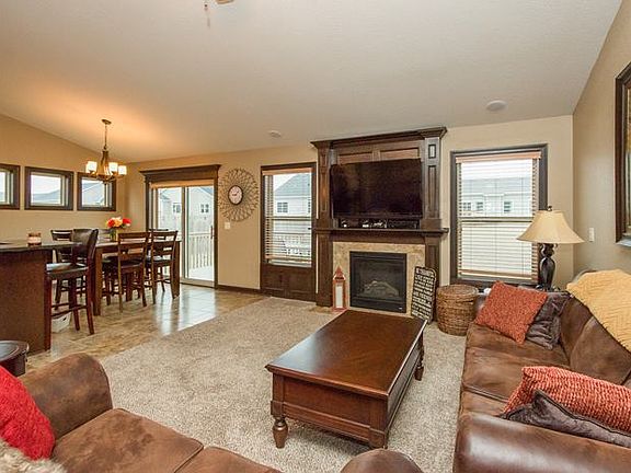 3rd image of 4703 NE Hillcrest Ct
