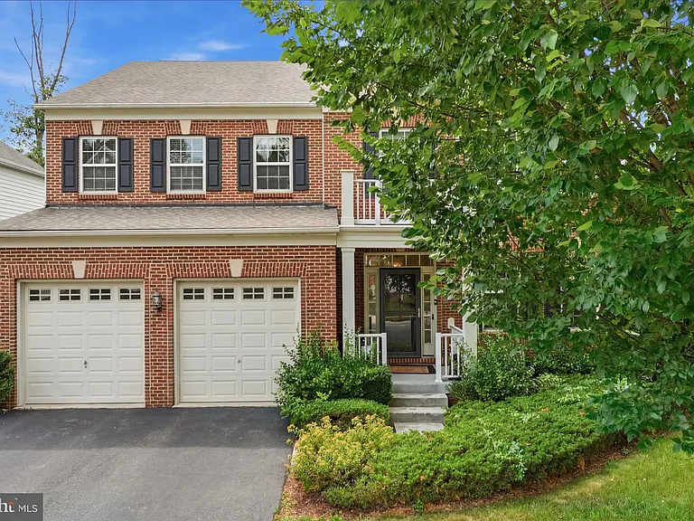 6526 Wayside Pl — Photo 2