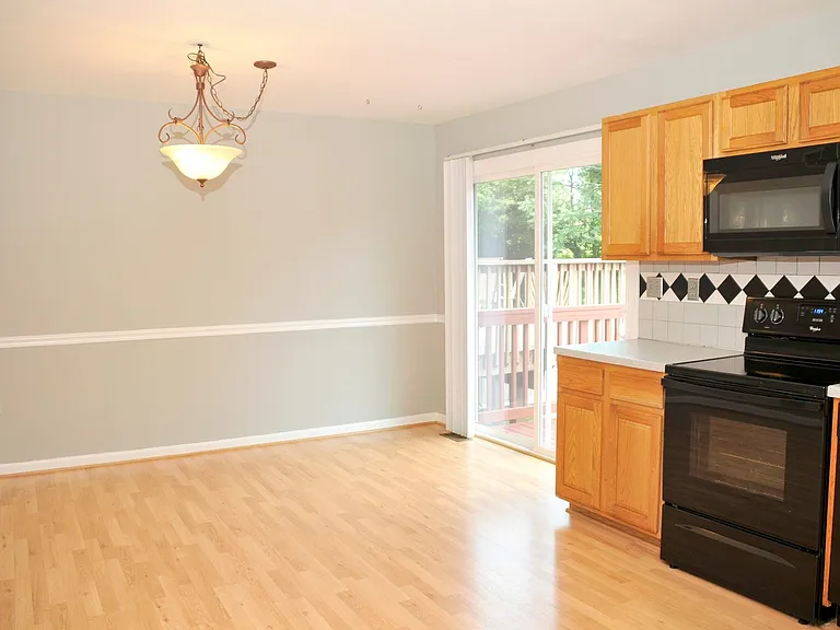 125 N Towne Ct — Photo 3