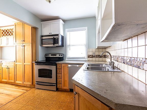 5th image of 904 N Connecticut Ave
