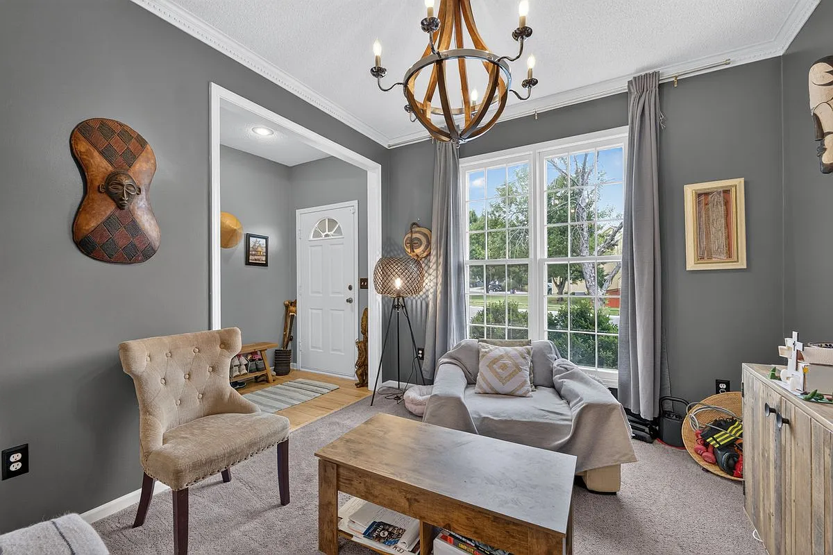 4 bed, 2.5 bath, 2550 sqft, $3,200 — Photo 2