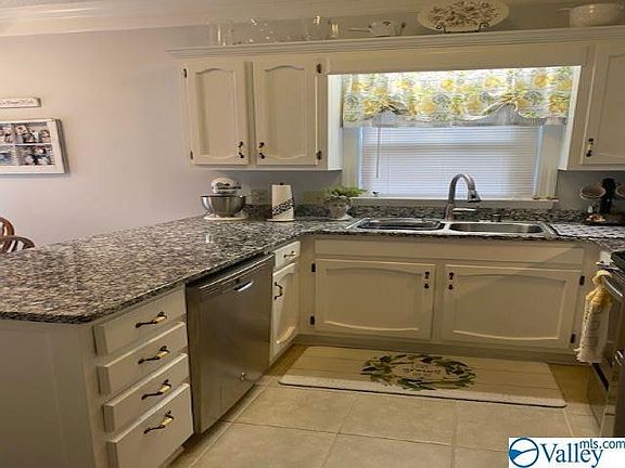 5th image of 2521 Hamilton Dr SE