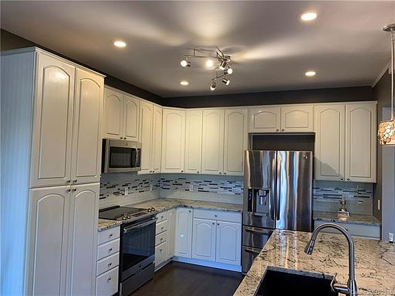3rd image of 156 Pinnacle Ln