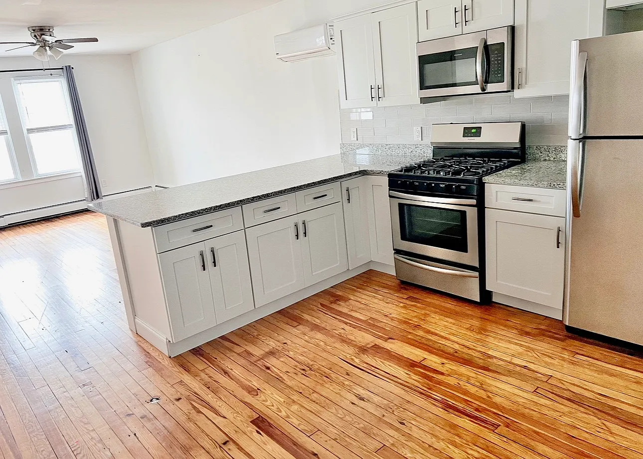 128 N Portland Ave — Photo 2
