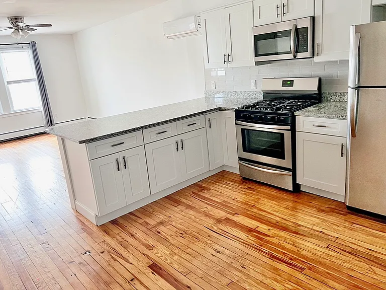 128 N Portland Ave #A — Photo 2