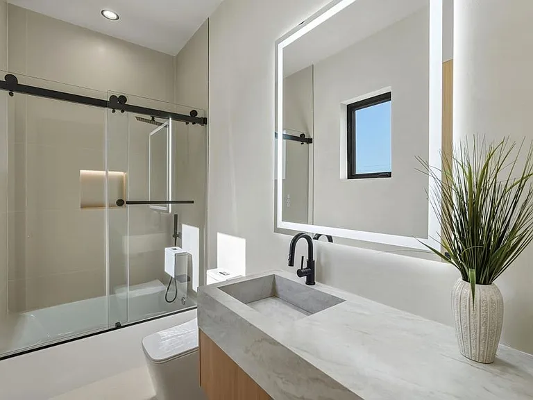 824 N Curson Ave — Photo 40