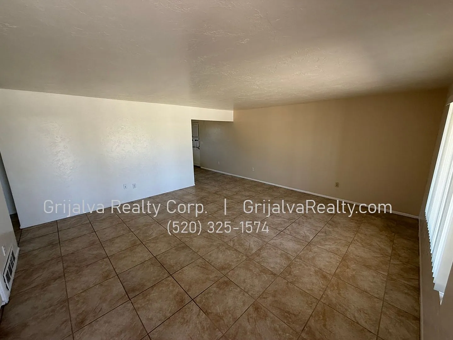 Large 2 Bedroom House for Rent on Eastside (22nd/Swan) — Photo 2