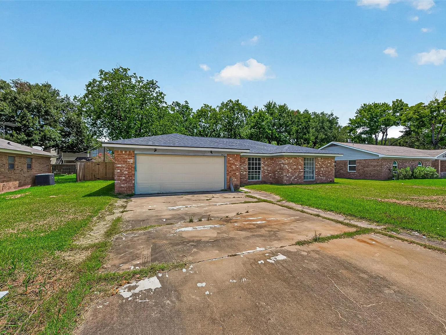 4 bed, 2.0 bath, $2,200 — Photo 2