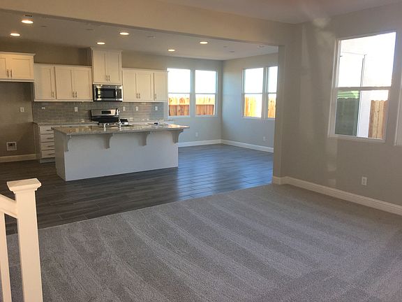 2nd image of 1110 Acorn Ln