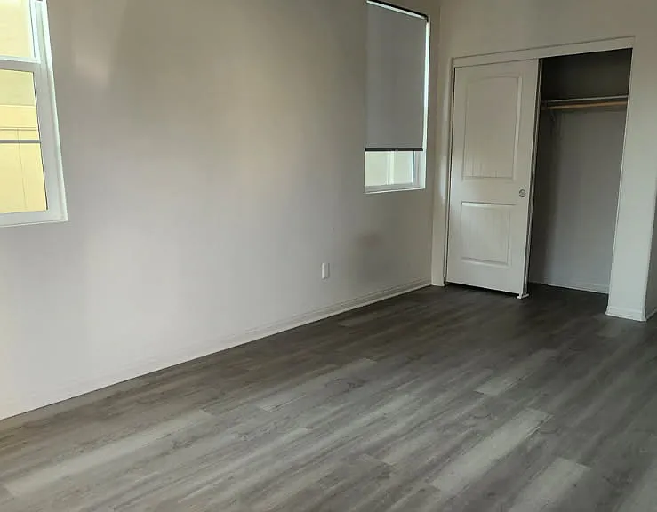 705 Carnation Ln — Photo 5