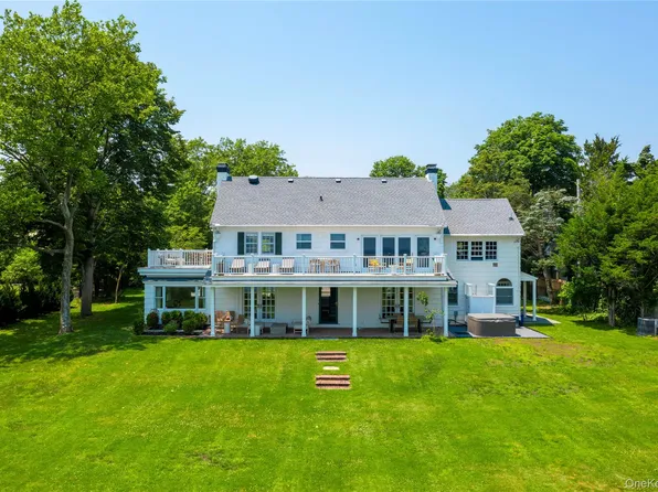 5 Thorn Hedge Rd, Bellport, NY 11713