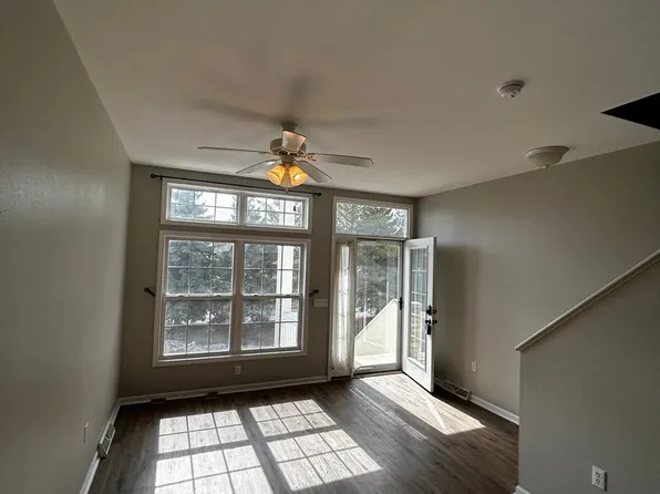 204 Beachwalk Trl, Luna Pier, MI 48157