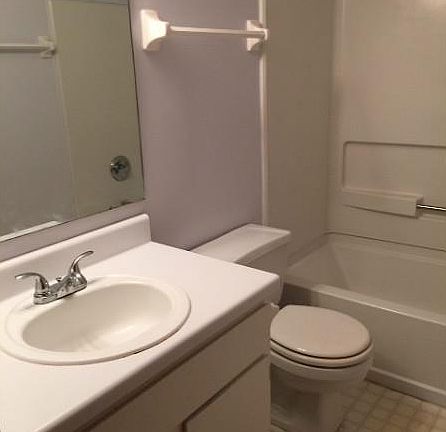 5th image of 4929 Stoneybrook Blvd