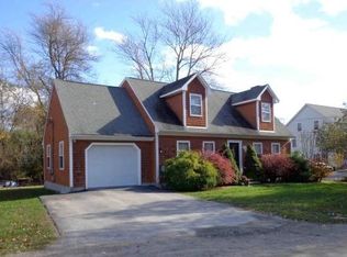 27 Algonquin Trl, Narragansett, RI 02882