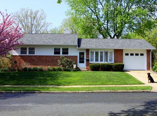 128 Yorkshire Dr, Mechanicsburg, PA 17055