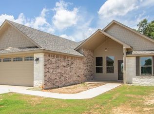201 Meadow Ln, Lindale, TX 75771