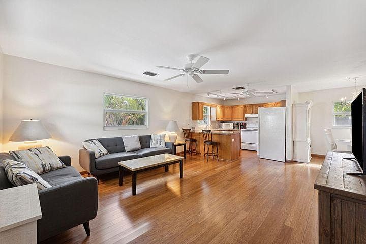 1st image of 310 NE 7th Ave APT B