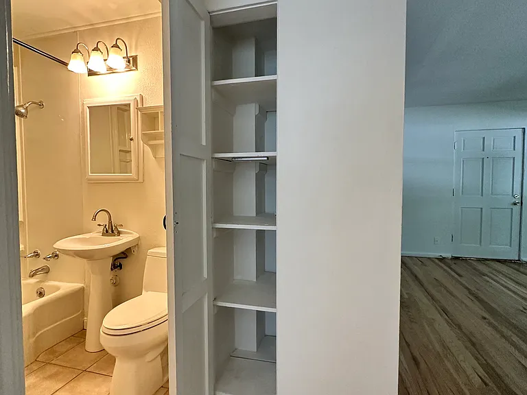 2633 S Race St — Photo 25