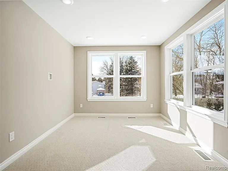4021 Nottingham Cir — Photo 29