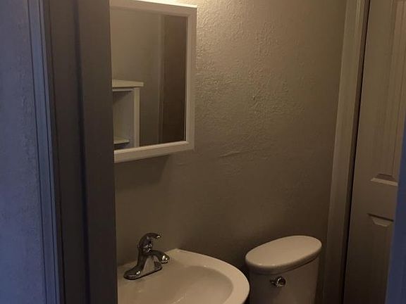 2nd image of 411 Nebraska St #Cottage