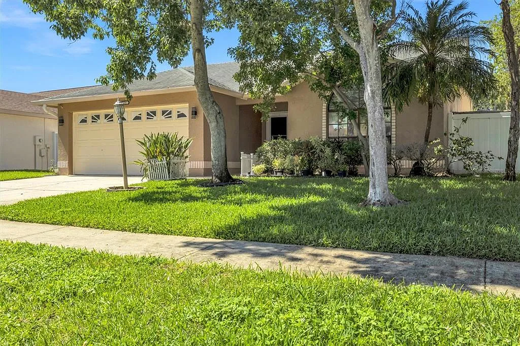 3 bed, 2.0 bath, 1513 sqft, $3,250 — Photo 2
