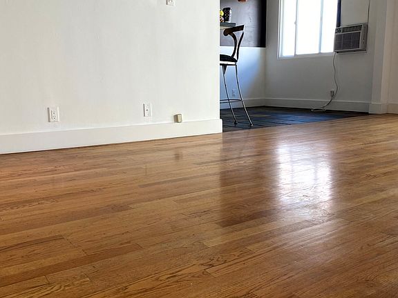3rd image of 911 N Harper Ave APT 6