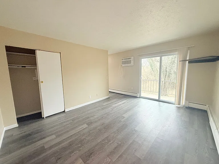 2459 Montana Ave — Photo 13